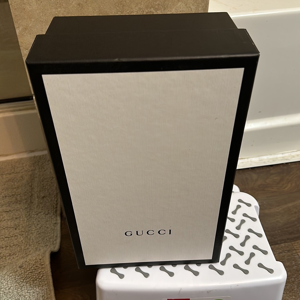 Empty Gucci Shoe Box - Picture 3 of 3